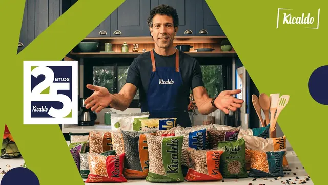 Chef Rodrigo Oliveira com a linha de produtos Kicaldo